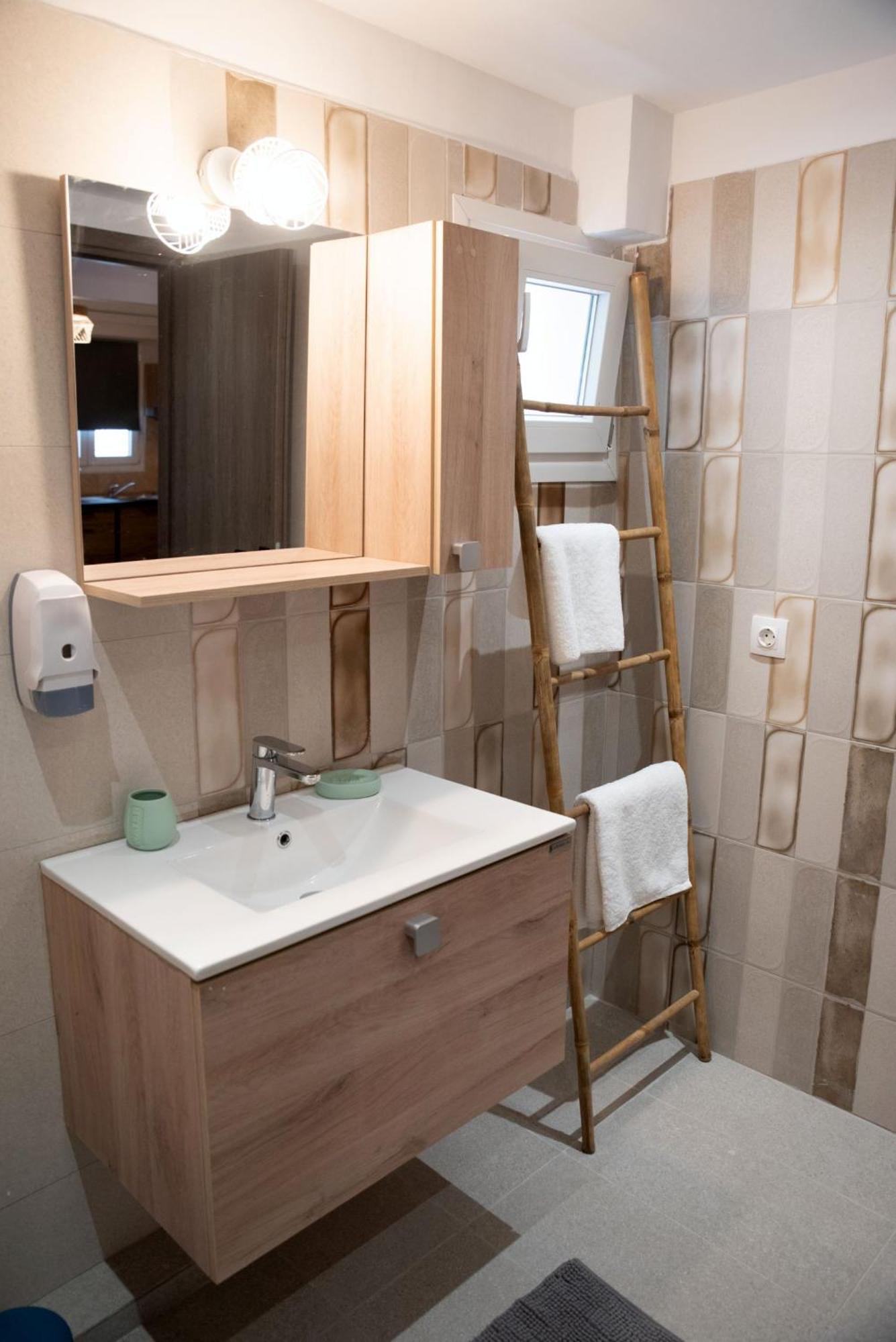 Niki Athens Suites - Urban Apartment In Athens Center Bagian luar foto